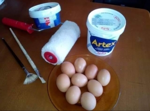 Βάφω αυγά 